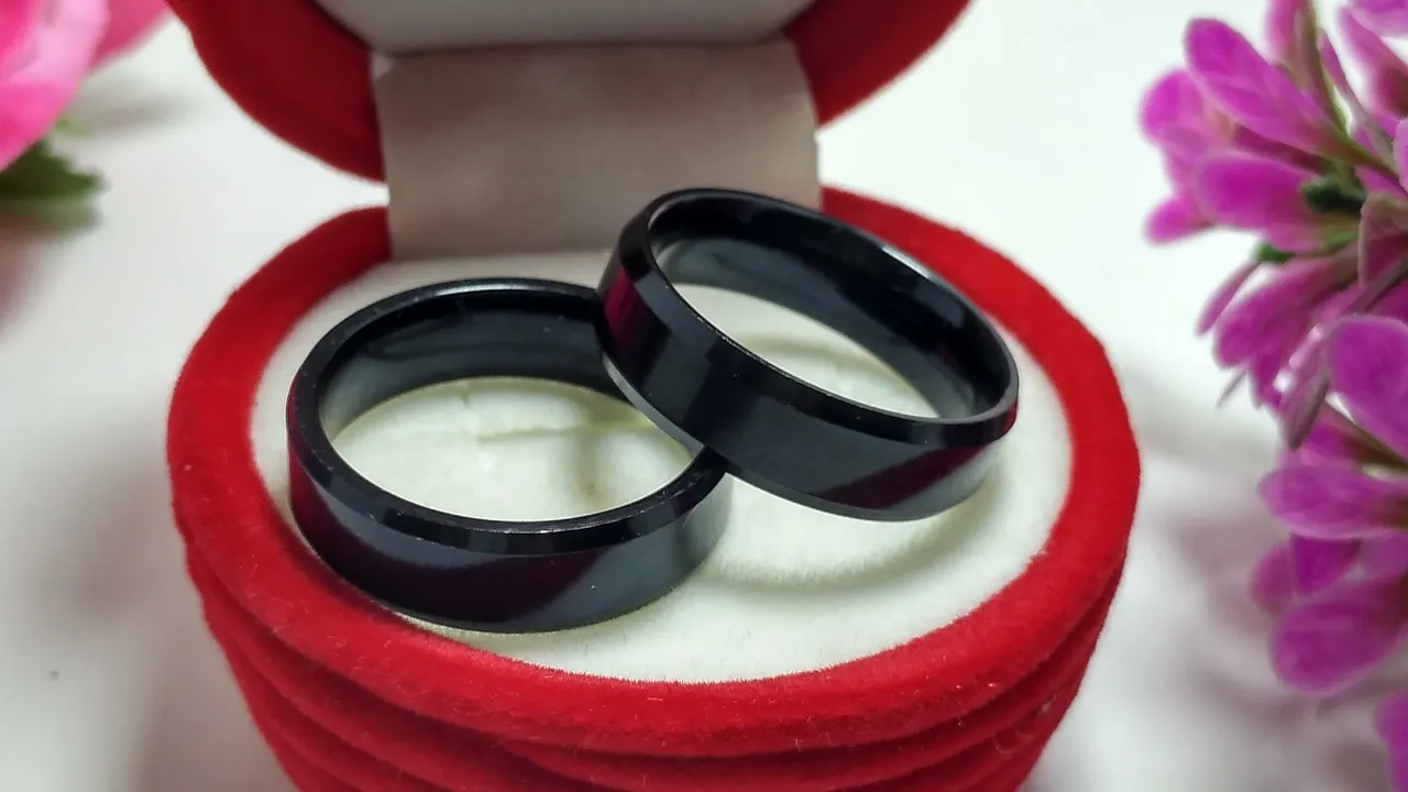 Kenapa memilih cincin couple Titanium sebagai alternatif untuk menikah?!