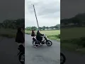 Download Lagu Wih baru liat kalau ada perempuan yg bisa standing motor