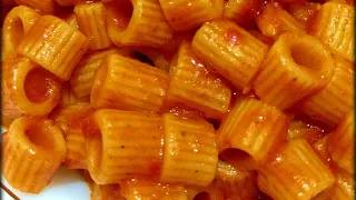 الطريقة الصحيحة لعمل طبق المكرونة بصلصة تقيلة 