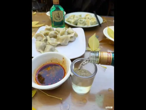 Eine Stadt schmeckt man am besten bei einer Schale heißer Jiaozi im Siheyuan.