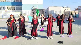 استعراض طالبات خامس عصفور الجنة لاغنية  رقت عيناي شوقا  خلال نشرة المولد النبوي الزهراء      دندنها
