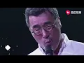 李宗盛和林忆莲隔空对唱《当爱已成往事》现场泣不成声，太感人了