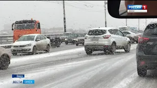 Из-за снегопада в Омске выросло число пробок на дорогах