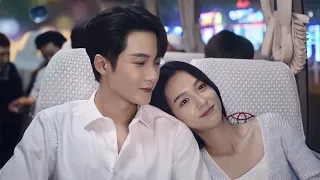 الرحة التي اشعر بها وانا اضع رأسي على كفتك لا افكر سوى بك❤️( احبني و احب صوتي )