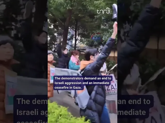 ⁣Demonstrators rally in front of US embassy in Tokyo, Japan.