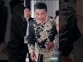 美女总裁身中剧毒命悬一线，首富老爸千亿悬赏神医并答应将女儿许配给他！谁知妹妹捡回家的臭乞丐竟是隐藏医圣，一场鸳鸯浴瞬间治愈美女CEO，姐妹俩当场抢着嫁给他！