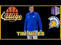 Lagu Pick Dundee spreekt met hoofdcoach Tim Miles van de San Jose State Spartans