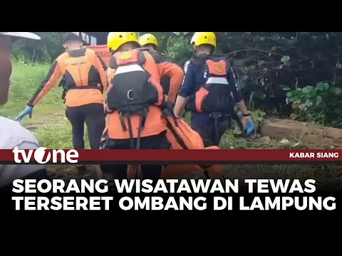 Wisatawan Terseret Ombak di Lampung