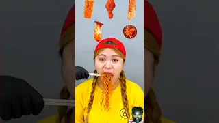 اغرب فتاه تجرب تحدي أكل الاندومي الكوري الحار واكل كوري حار الاندومي الكوري Shorts 