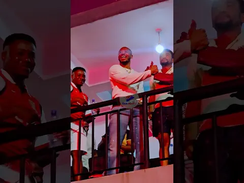 Alikiba na Mocco wakifurahia ushindi wa Simba