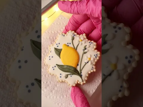 🍋Decorating lemon cookies with royal icing 💕 #royalicingcookies # #cookiedecorating #baking #art