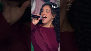 الفنانة الشابة غادة شيري تؤدي على مسرح جوائز بيلبورد عربية من أغنية  أهل ا بالعالم  دندنها