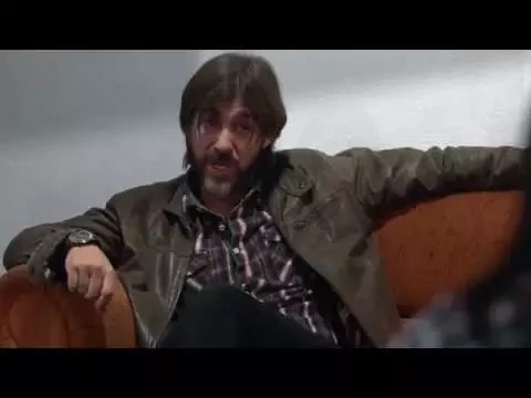 TRAILER VENGO VOLVIENDO