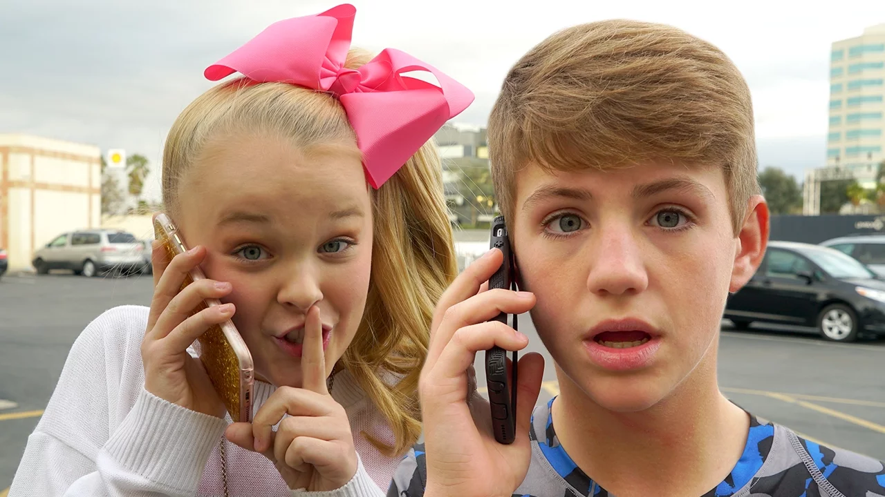 JoJo Siwa Gives Out MattyBRaps Phone Number!