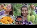 Download Lagu Wow yummy 🤤 shake green mango with spicy chili salt and yummy eating | SIS Cooking TV
