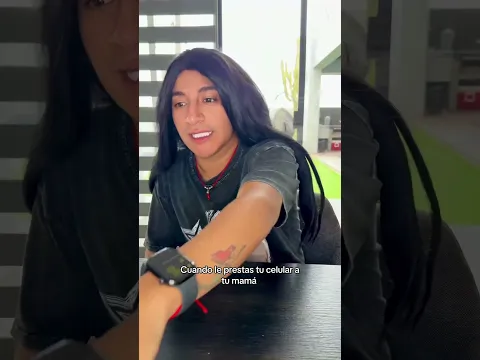 Cuando le prestas tu celular a tu mamá 😂