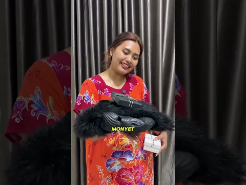 Penasaran isi kotaknya apa..