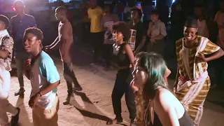 show 6 uzinduzi kundi la singeli wimbo ya leo imetiwa maji