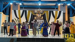 bollywood dance by the groovy boys ft bolly girls