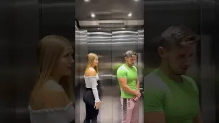 كاميرات المراقبة تسجل اشياء لا تصدق حدثت في المصعد 