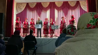 Раз я сиділа біля віконця 