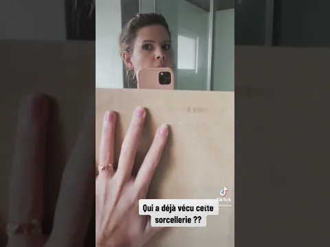 Ce miroir est hanté ! 😱😱😱 #mirror #mirrorchallenge #mirrortrend #mystery #scarystories #humour