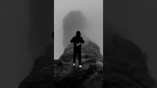 في احساس ماليني وفي خوف ودموع في عيني 