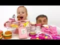Download Lagu Nastya está haciendo buenas obras para que su papá le da dulces