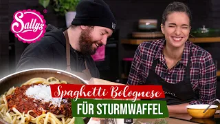 Heute backe ich Lahmacun, auch bekannt als türkische Pizza. Lahmacun besteht aus einem dünnen Hefete. 