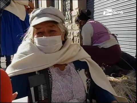 Comercio de paja toquilla entre las ventas ambulantes en sector 9 de Octubre de Cuenca