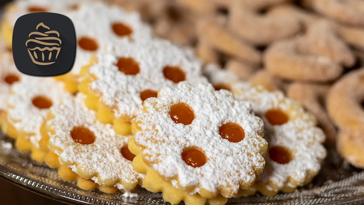 How to make Vanilla Crescents / Almond Crescent Cookies  / Vanillekipferl ✪ MyGerman.Recipes. 