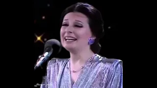 نجاة الصغيرة          لحظة   دقيقة   تانية   تواني     في وسط الطريق  دندنها