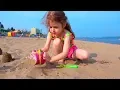 Download Lagu Eva Play and mom have fun on the beach