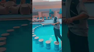 اتحديت القيصر يقع في البسين القيصر 