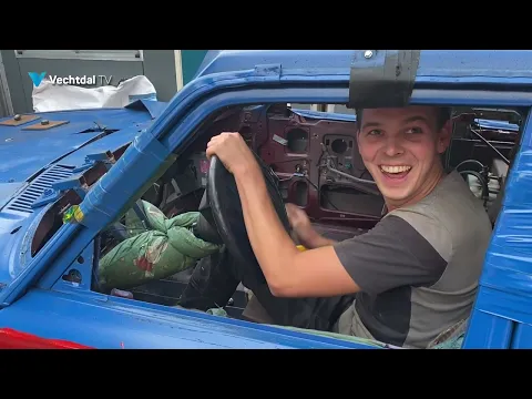 Met de 'rambulance' naar de autorodeo in Nieuwleusen