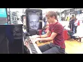 Download Lagu Pianist in a station between two trains (2016)