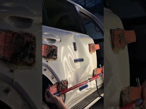 Chocó con una patrulla: cien mil pesos por arreglar su puerta