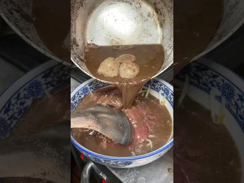 What I eat living in Los Angeles (PART 323) - authentic Thai noodle soup from Chiang Rai