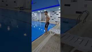 يسبح بالشتة 