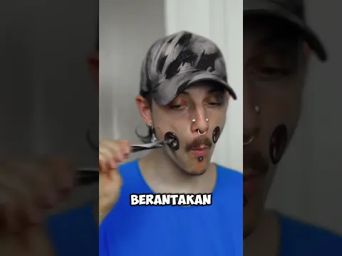 Nekat Lubangin Pipi Buat Masukin Pisang?!