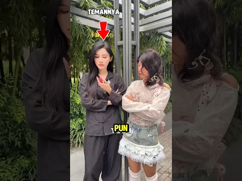 Dia ingin foto-foto, tapi tidak ada cowok, tapi cewek pun jadi 😅