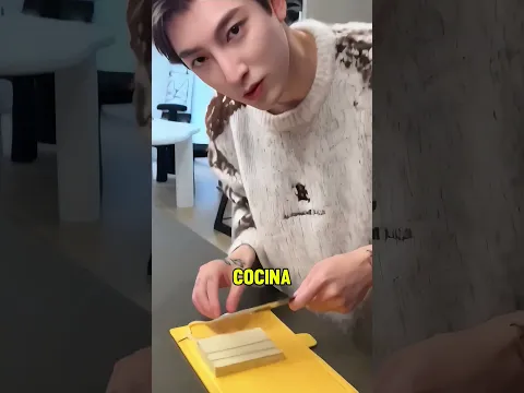 ¡Su hermano mayor le preparó un aperitivo! 👦👧