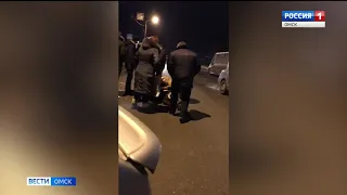 В Омске полицейский сбил на дороге школьника