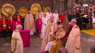 لحظة تتويج الملك تشارلز الثالث ملكا لبريطانيا 