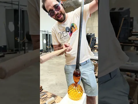 August Birthstone Glass Ornament 💚 #glassblowing #2bglass #glassart #oddlysatisfying