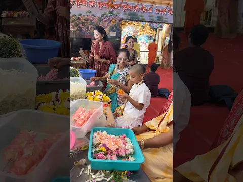 राधा रानी के लिए माला बनाते भागवत प्रभु #viral #trending #youtubeshorts #youtube #reels #shorts