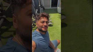 من النهاردة هحاول أشرب الميه في إزاز أو ق لة  دي عسل وبتسقع الميه  وال           حلو برضو   دندنها