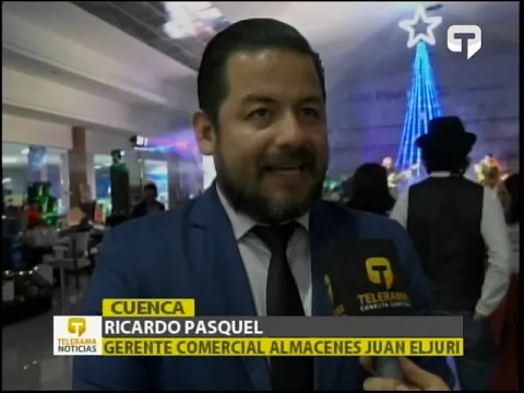 Encienden árbol de navidad en Almacenes Juan Eljuri