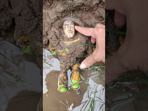 Encontré un Buzz atrapado en la piscina abandonada de mi jardín #tesorosantiguos #piscinas