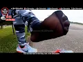 Download Lagu Model Präsentiert ihre tollen Nike Sneaker die sie an diesem tag mit Nylons trägt